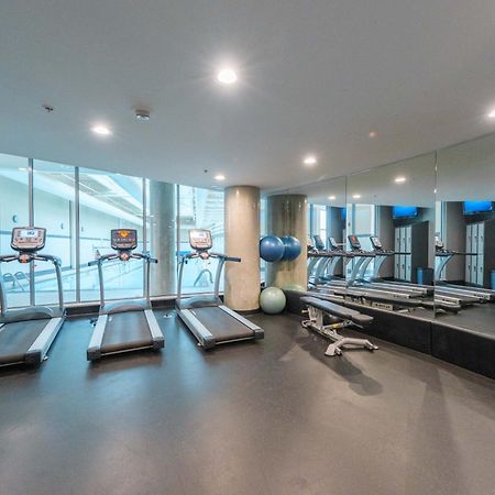 Central 1-Bedroom Apartment With Pool, Jacuzzi & Sauna Vancouver Buitenkant foto