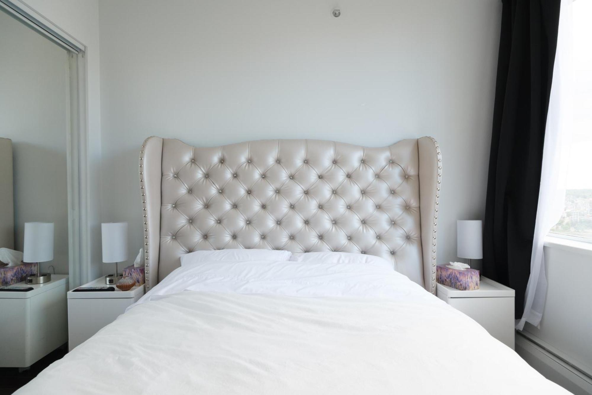 Central 1-Bedroom Apartment With Pool, Jacuzzi & Sauna Vancouver Buitenkant foto