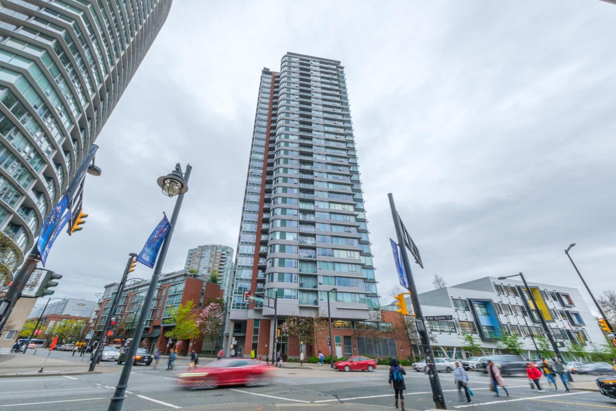 Central 1-Bedroom Apartment With Pool, Jacuzzi & Sauna Vancouver Buitenkant foto