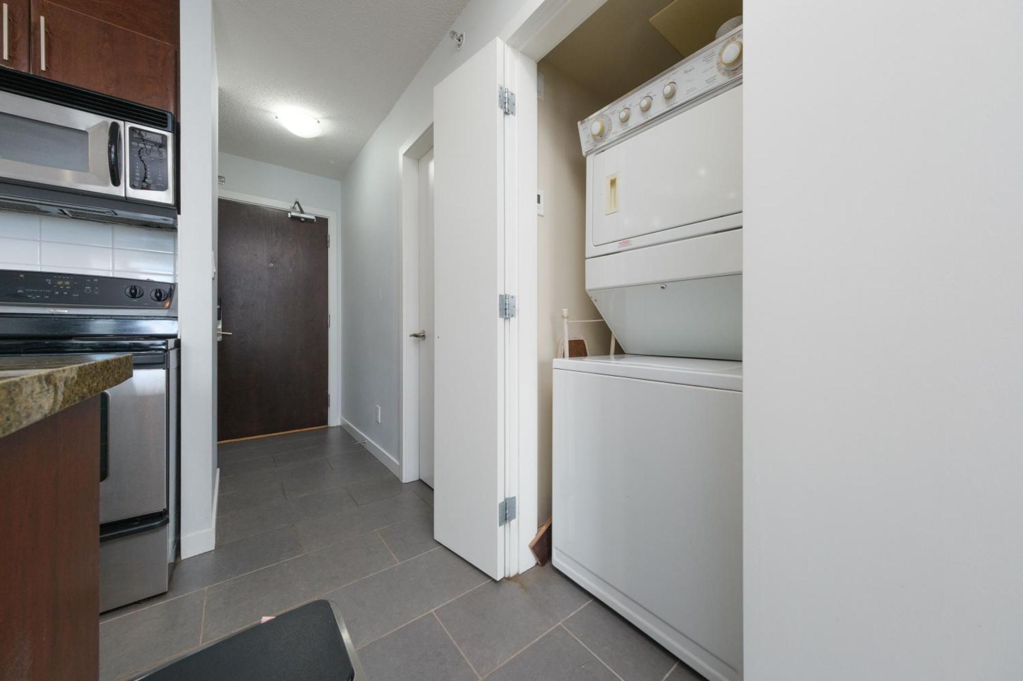 Central 1-Bedroom Apartment With Pool, Jacuzzi & Sauna Vancouver Buitenkant foto