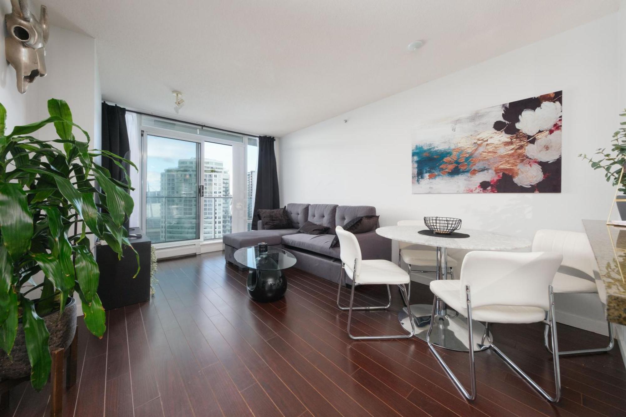 Central 1-Bedroom Apartment With Pool, Jacuzzi & Sauna Vancouver Buitenkant foto