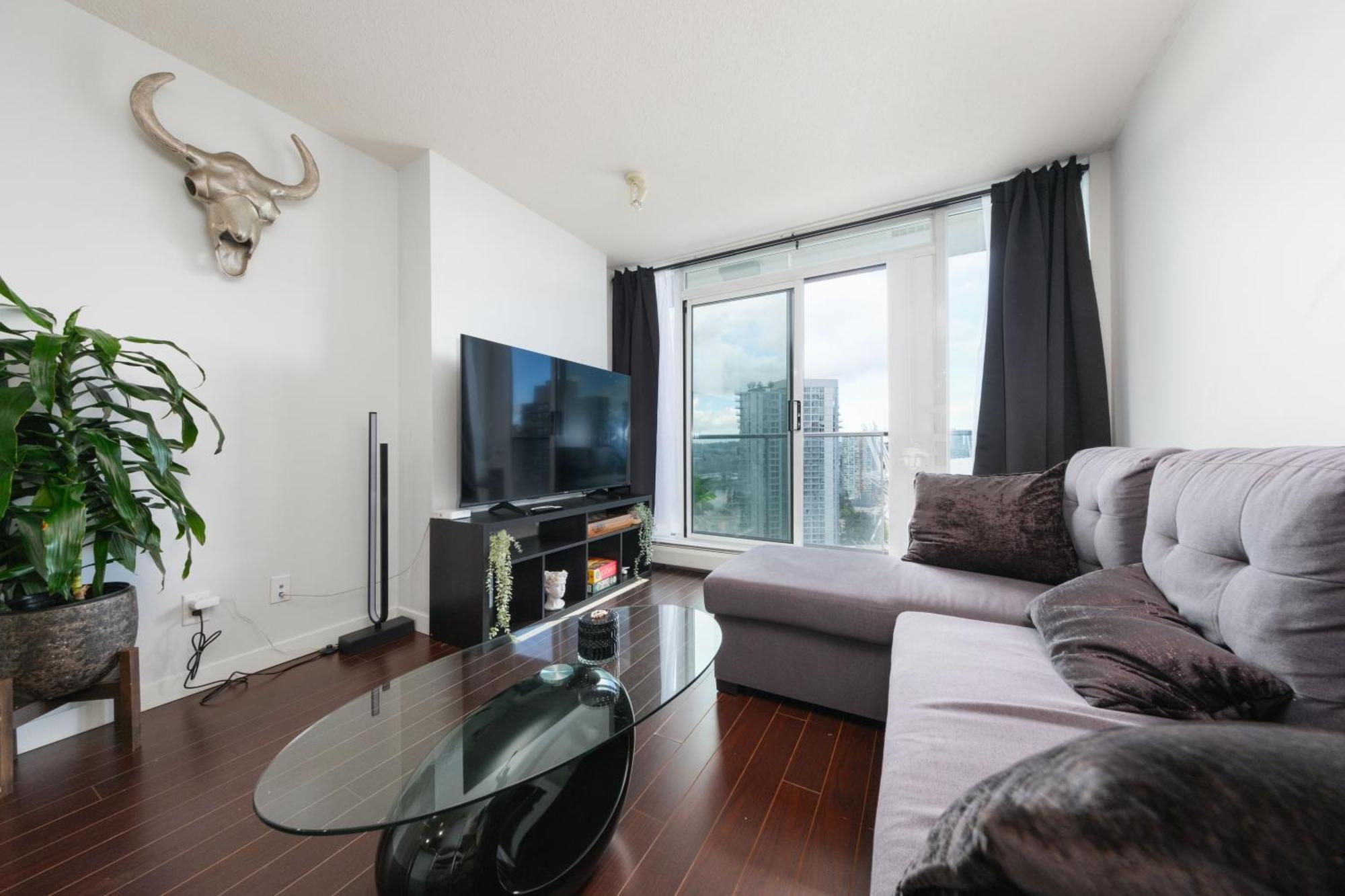 Central 1-Bedroom Apartment With Pool, Jacuzzi & Sauna Vancouver Buitenkant foto
